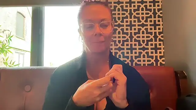 MelodyRoseUk online show from November 2025 11:32:01 AM