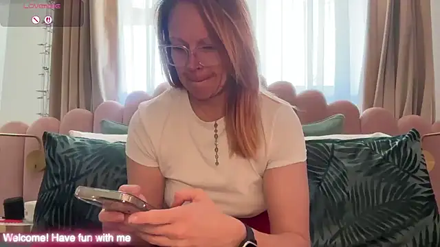 MelodyRoseUk online show from April 2026 01:04:02 PM