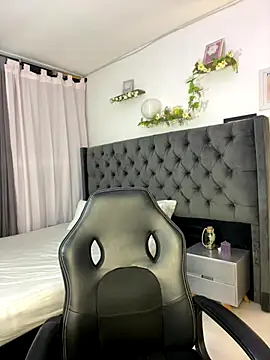 Snapshot of Amiirra_ chatting on September 2025 06:24:01 AM Amiirra  online show from September 2025 06:24:01 AM