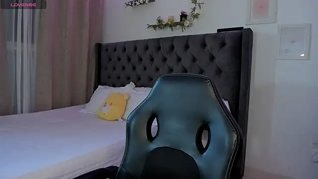 Amiirra  online show from April 2026 09:15:01 PM