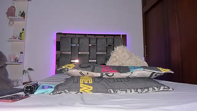 Snapshot of Carol_M8 chatting on September 2025 03:21:01 AM Carol M8 online show from September 2025 03:21:01 AM