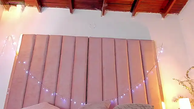 Snapshot of VICTORIA_RASH chatting on January 2025 09:39:01 PM VICTORIA RASH online show from January 2025 09:39:01 PM