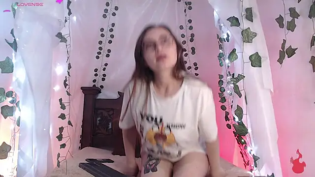 centaurigirl online show from March 2025 02:15:02 AM