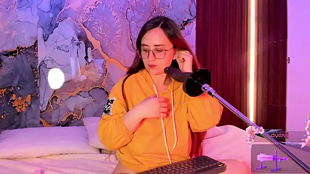 centaurigirl online show from September 2025 02:35:02 AM