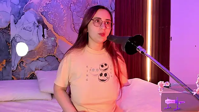 centaurigirl online show from September 2025 04:26:01 AM