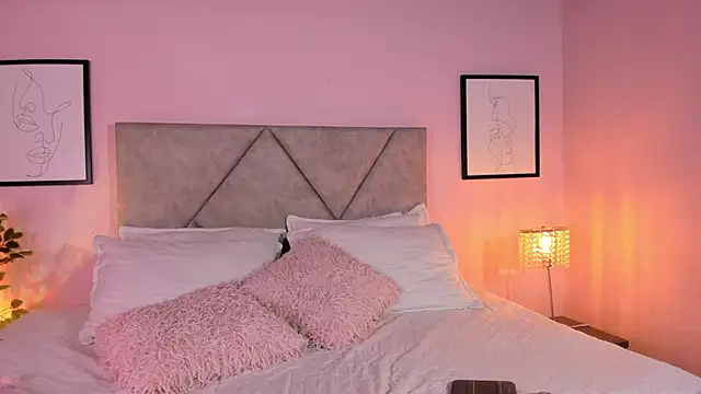 Emilyh  online show from March 2026 11:26:02 AM