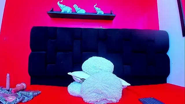 Snapshot of Leah_Gomed chatting on January 2025 04:07:02 AM Leah Gomed online show from January 2025 04:07:02 AM