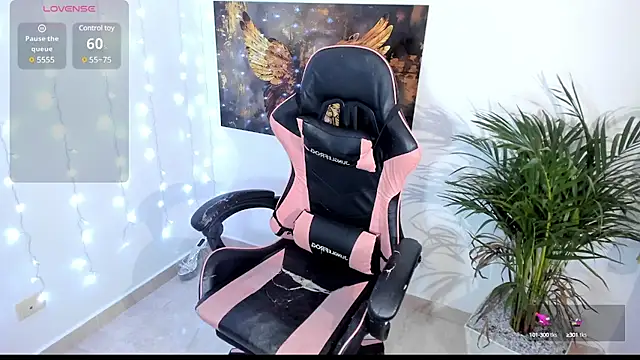 Snapshot of vioolettss chatting on February 2025 12:42:01 AM vioolettss online show from February 2025 12:42:01 AM