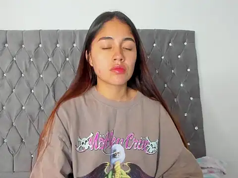 AriaMontgomery online show from September 2025 02:33:01 AM