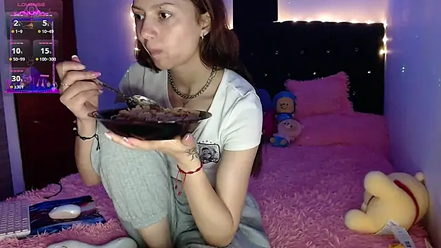 holy juli online show from March 2025 03:40:01 AM