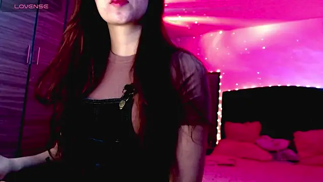 holy juli online show from November 2025 05:17:01 AM