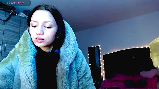 holy juli online show from December 2025 05:25:01 AM