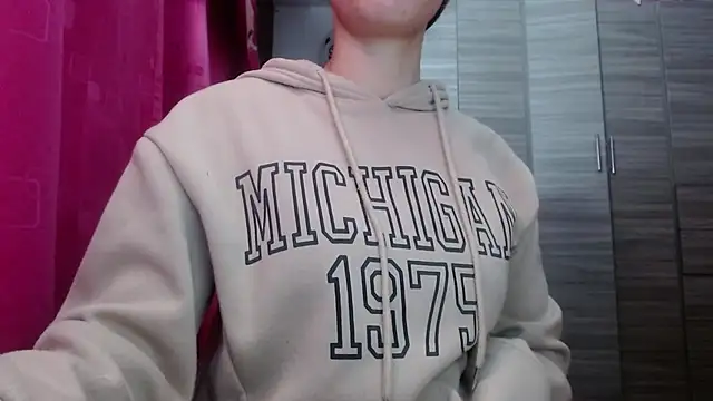 holy juli online show from February 2026 03:16:02 AM