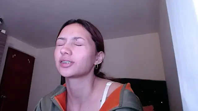 holy juli online show from July 2026 03:26:01 AM