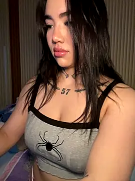 Nickiiiii online show from October 2025 04:52:01 PM