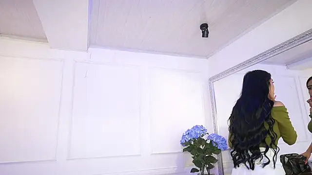 elasummer online show from March 2025 12:06:02 PM