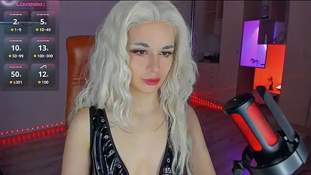 Snapshot of mollyposhh chatting on November 2025 06:19:01 PM mollyposhh online show from November 2025 06:19:01 PM