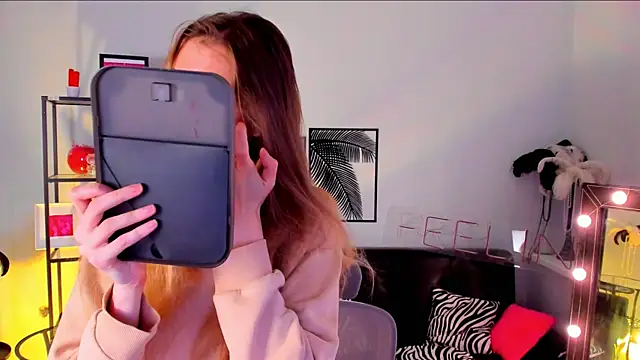 Sharon Evansi online show from March 2025 11:19:01 AM