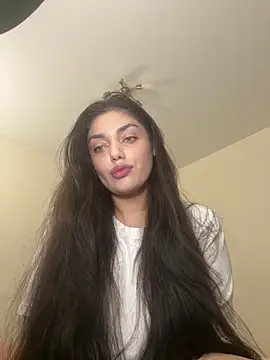 Snapshot of Sweet_Khalifa_ chatting on February 2025 03:39:01 PM Sweet Khalifa  online show from February 2025 03:39:01 PM