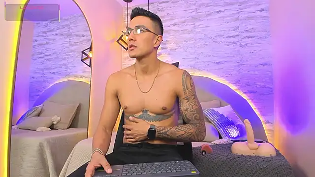 Aron Bolt online show from March 2026 10:17:02 PM