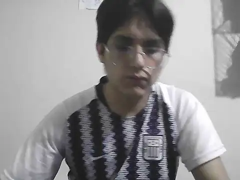 Snapshot of HardDick2 chatting on June 2026 01:44:02 AM HardDick2 online show from June 2026 01:44:02 AM
