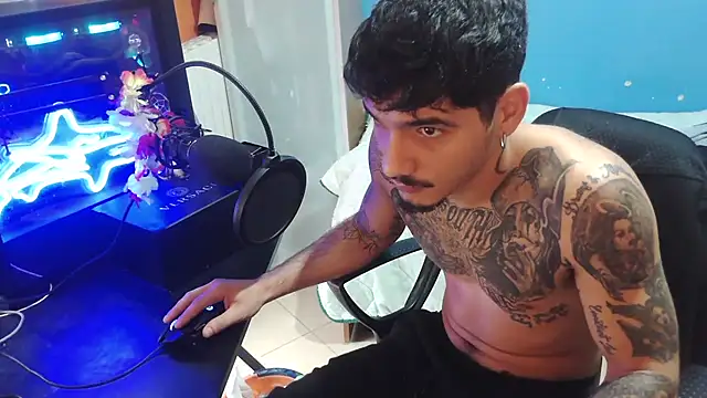 Badboyi1997 online show from October 2025 01:44:01 PM