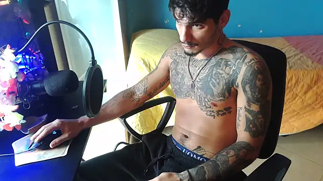 Badboyi1997 online show from October 2025 11:21:02 AM