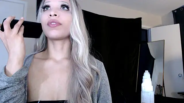 liadivina online show from February 2025 03:58:02 AM