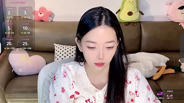 Snapshot of Yilin1999 chatting on January 2025 10:57:01 PM Yilin1999 online show from January 2025 10:57:01 PM