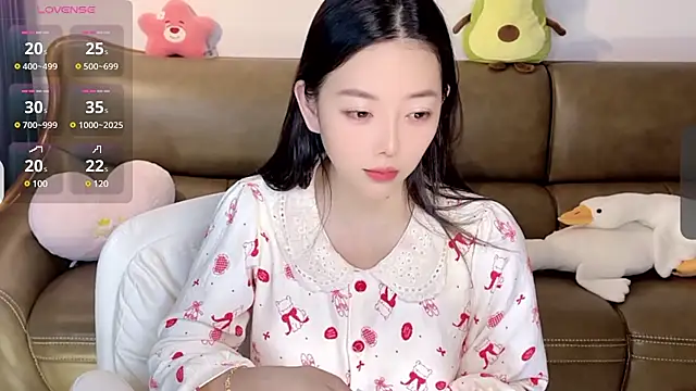 Snapshot of Yilin1999 chatting on February 2025 09:43:01 PM Yilin1999 online show from February 2025 09:43:01 PM