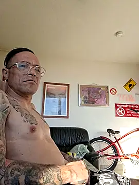 Snapshot of mileflav0r chatting on April 2026 07:09:01 AM mileflav0r online show from April 2026 07:09:01 AM