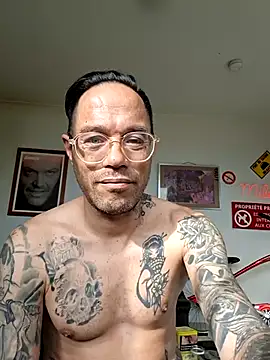 Snapshot of mileflav0r chatting on April 2026 07:45:01 AM mileflav0r online show from April 2026 07:45:01 AM