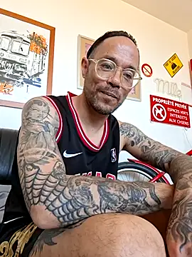 Snapshot of mileflav0r chatting on April 2026 12:55:02 PM mileflav0r online show from April 2026 12:55:02 PM
