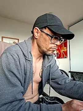 Snapshot of mileflav0r chatting on April 2026 05:33:01 AM mileflav0r online show from April 2026 05:33:01 AM