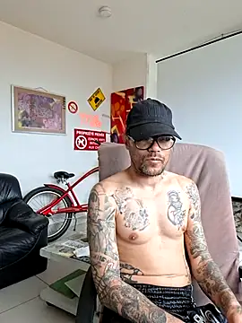 Snapshot of mileflav0r chatting on April 2026 09:37:02 AM mileflav0r online show from April 2026 09:37:02 AM