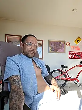 Snapshot of mileflav0r chatting on May 2026 07:36:01 AM mileflav0r online show from May 2026 07:36:01 AM
