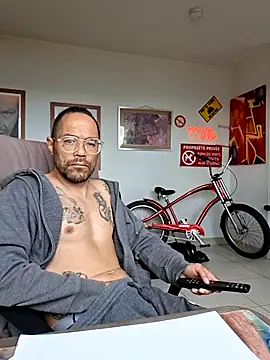 Snapshot of mileflav0r chatting on May 2026 07:27:02 AM mileflav0r online show from May 2026 07:27:02 AM