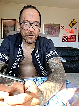 Snapshot of mileflav0r chatting on May 2026 09:05:01 AM mileflav0r online show from May 2026 09:05:01 AM