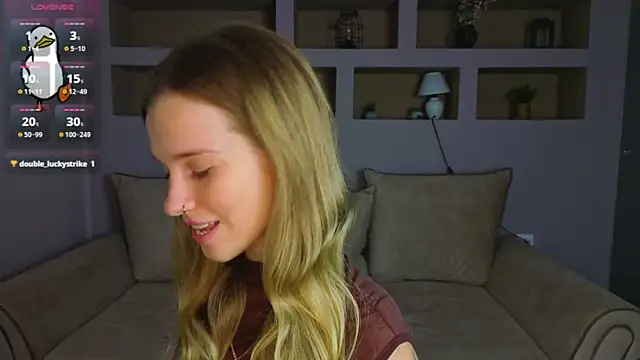 LinaCristonsen online show from October 2025 03:10:02 PM