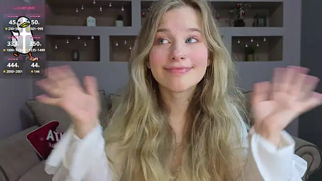 LinaCristonsen online show from November 2025 02:06:02 PM