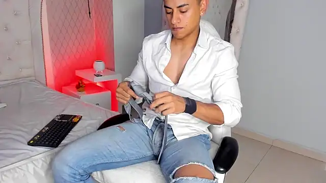 Lucii fer  online show from February 2026 11:35:02 AM