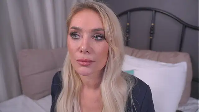 Snapshot of IsadoraDunkan chatting on March 2025 05:08:01 AM IsadoraDunkan online show from March 2025 05:08:01 AM