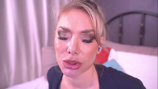 Snapshot of IsadoraDunkan chatting on March 2025 11:34:02 PM IsadoraDunkan online show from March 2025 11:34:02 PM