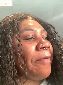 Snapshot of bonbonaumiel chatting on December 2024 10:18:02 AM bonbonaumiel online show from December 2024 10:18:02 AM