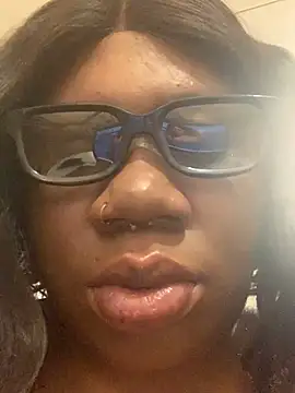 Snapshot of bonbonaumiel chatting on January 2025 02:17:01 AM bonbonaumiel online show from January 2025 02:17:01 AM