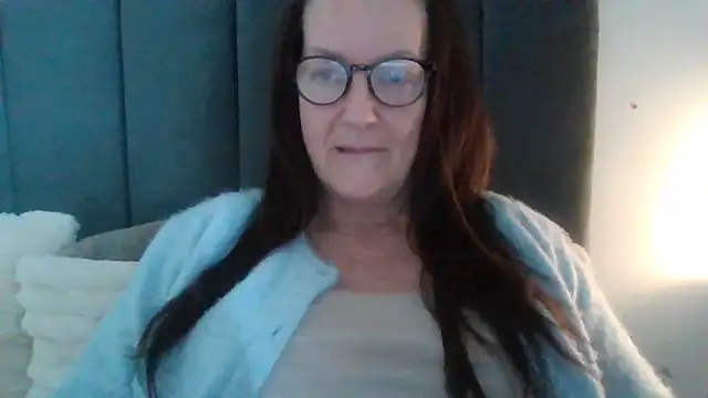 Snapshot of Tillieuk chatting on May 2026 01:17:01 PM Tillieuk online show from May 2026 01:17:01 PM