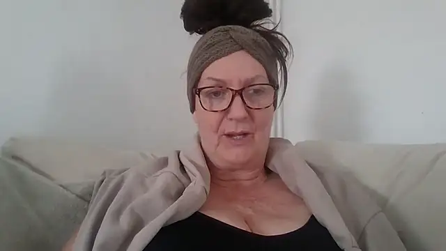Snapshot of Tillieuk chatting on June 2026 01:28:02 PM Tillieuk online show from June 2026 01:28:02 PM