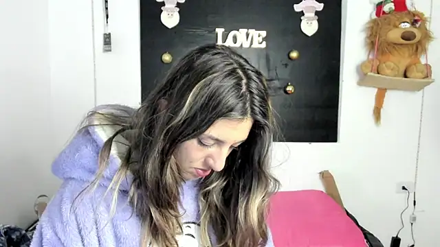 Snapshot of queen-natty chatting on December 2024 06:01:02 AM queen-natty online show from December 2024 06:01:02 AM