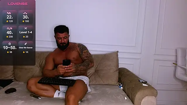 Snapshot of UrsuKing chatting on December 2024 11:26:02 PM UrsuKing online show from December 2024 11:26:02 PM