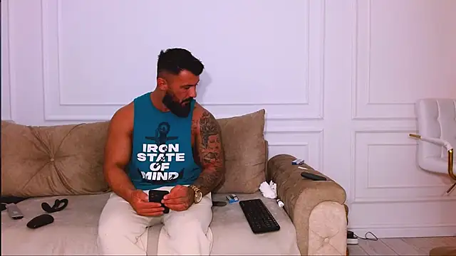 Snapshot of UrsuKing chatting on January 2025 09:24:01 PM UrsuKing online show from January 2025 09:24:01 PM